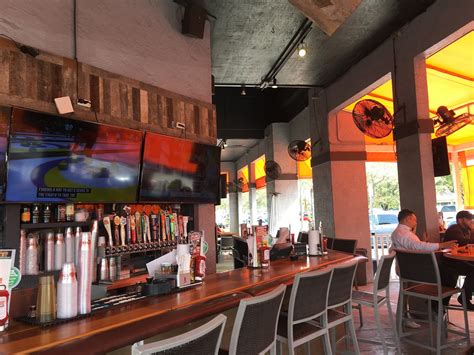 hooters miami doral